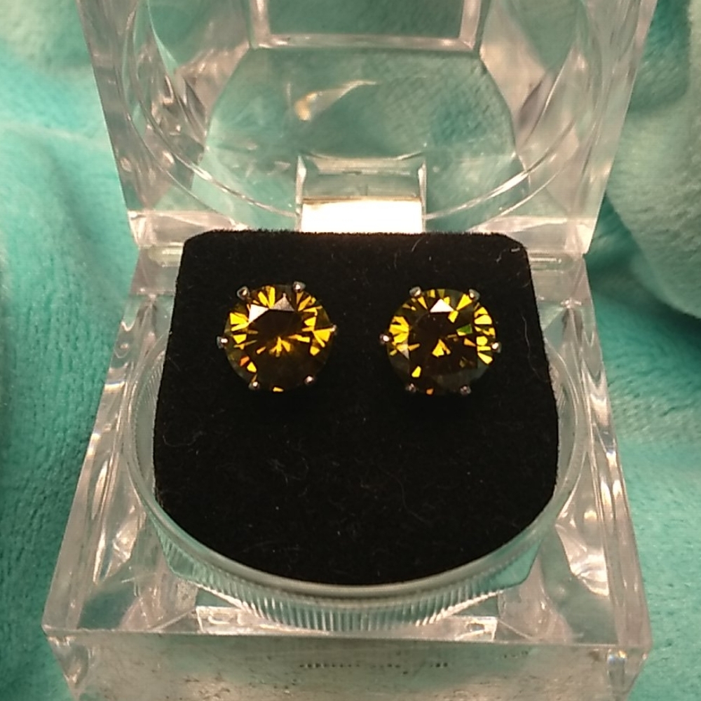 Earrings - Picture 3 of 3